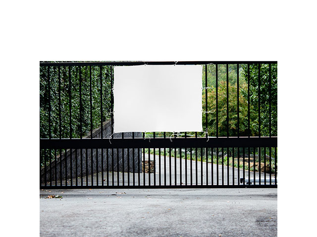 Black,Metal,Garden,Entrance,Gates,Set,In,Brick,Fence,With