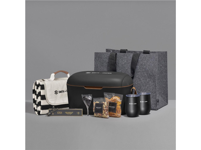 Yatta Outdoor Indulgence Hamper - Image 2